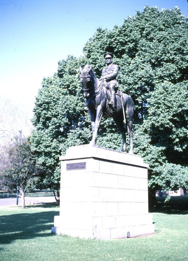 Bronze Statue, Melbourne Park, Melbourne